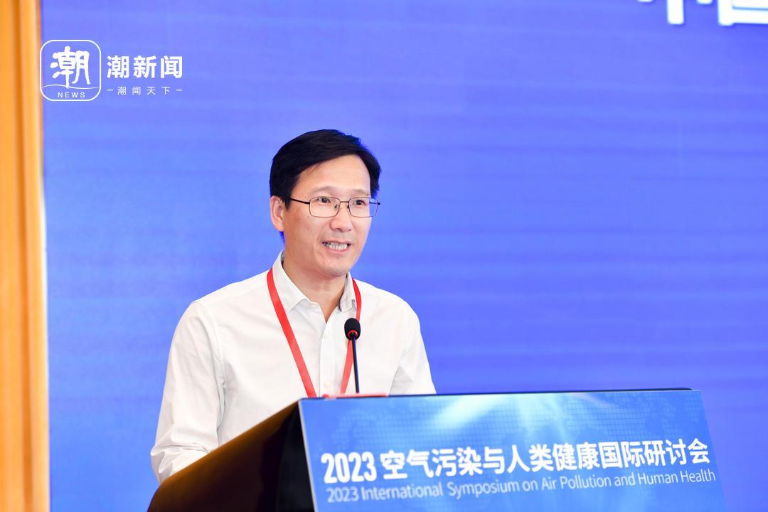 4黄校长主持开幕式.jpg 4黄校长主持开幕式.jpg